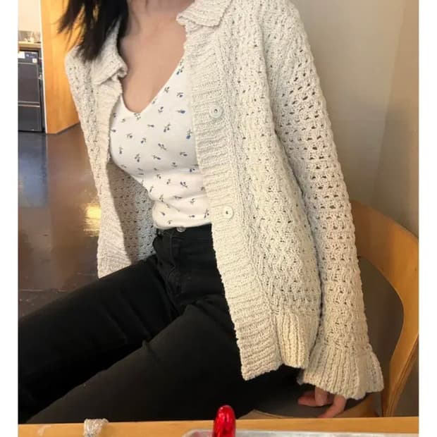 모크  m.o.k 페탈 가디건 아이보리 화이트 크로셰 스웨터