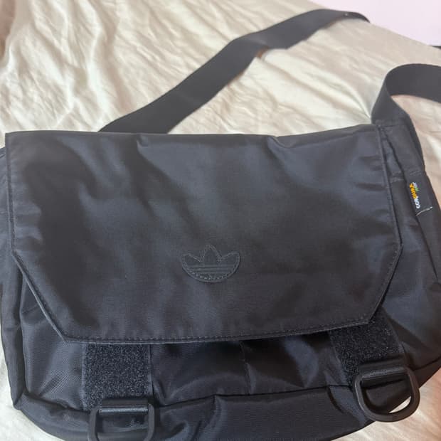 아디다스 블랙 코듀라 크로스백