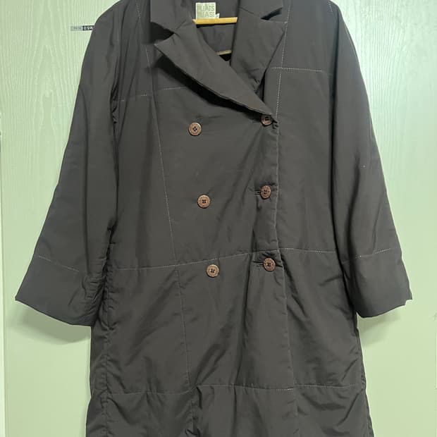 이세이미야케 더블버튼 패딩코트( 정품) 짙은퍼플색