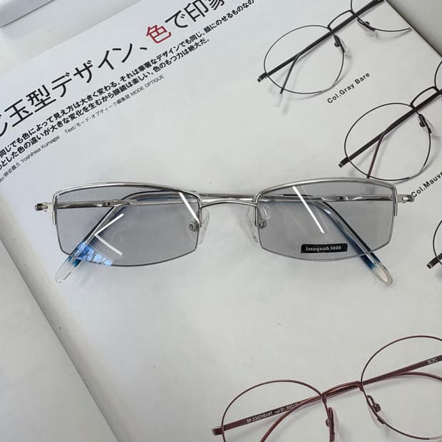 ISSAQUAH 실버 반무테 빈티지안경