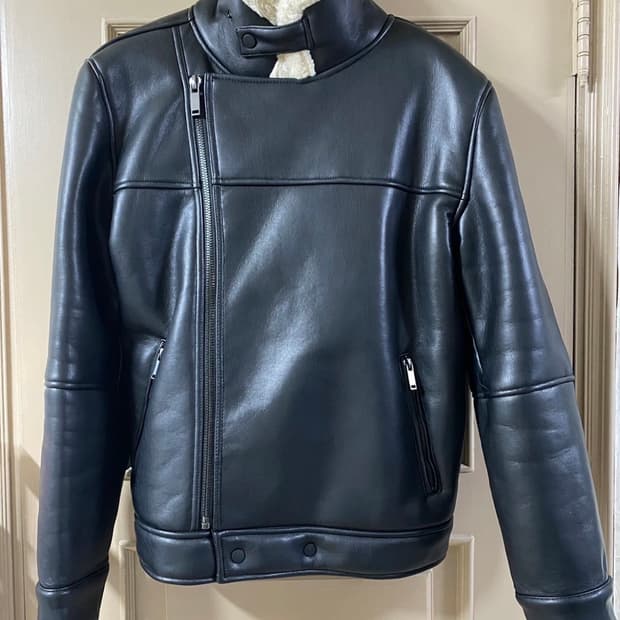 자라 24 무스탕 구합니다