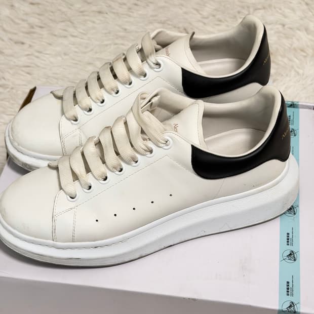 알렉산더 맥퀸 오버솔 스니커즈 41.5 황금사이즈