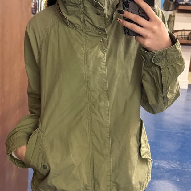 BnY 뷰티 앤 유쓰 카키 자켓