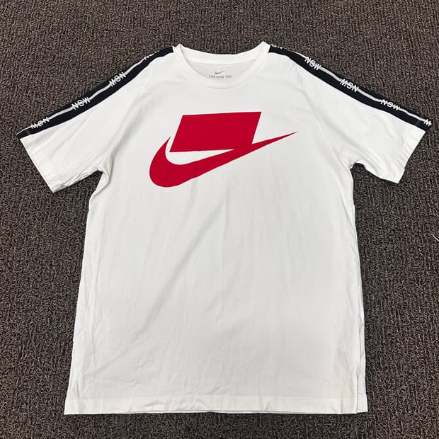 NIKE 나이키 스우시 반팔티셔츠 화이트 XL