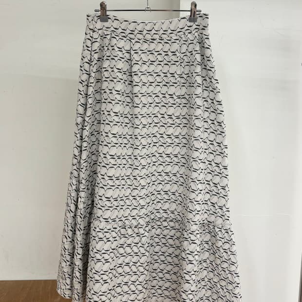 랑방 블랙 앤 화이트 패턴 롱 스커트
