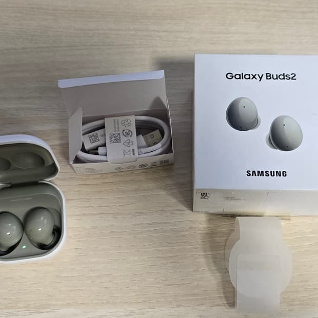 갤럭시 버즈2  삼성 무선이어폰 카키컬러