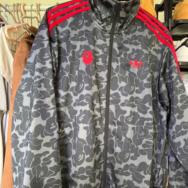 베이프 아디다스 콜라보 트랙탑 져지 m사이즈