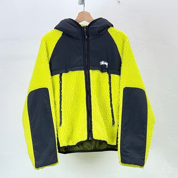 스투시 라임 셰르파 패널드 후디 자켓