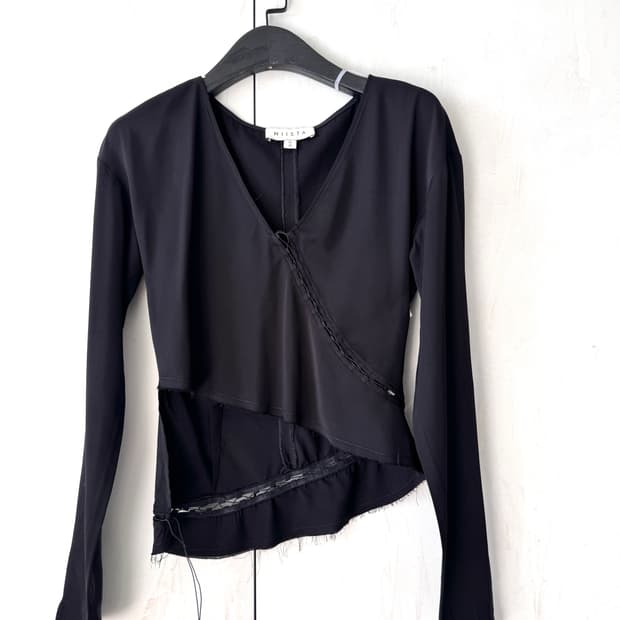 새상품 MIISTA 블랙 랩 블라우스 XS(44사이즈)made in SP