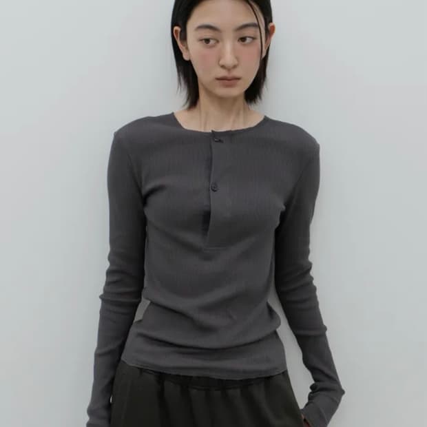 gbh 어패럴 RIBBED BACK BUTTON TOP