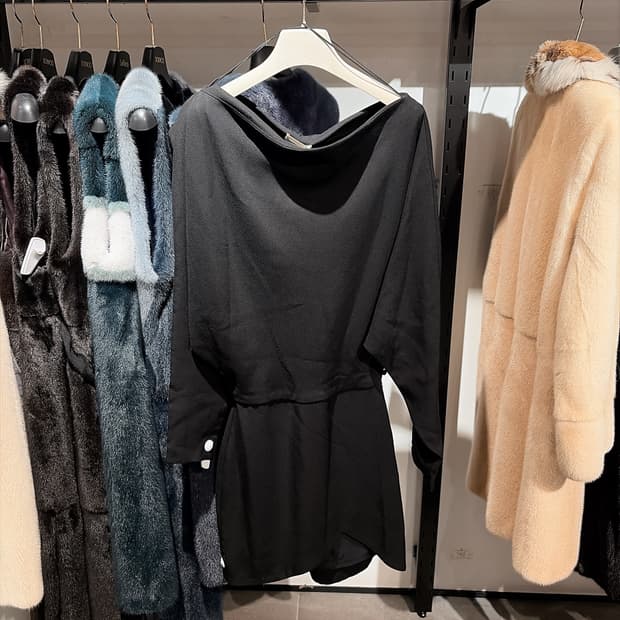 (정품/새상품) KHAITE 케이트 여성 블랙 드레이프 미니 드레스