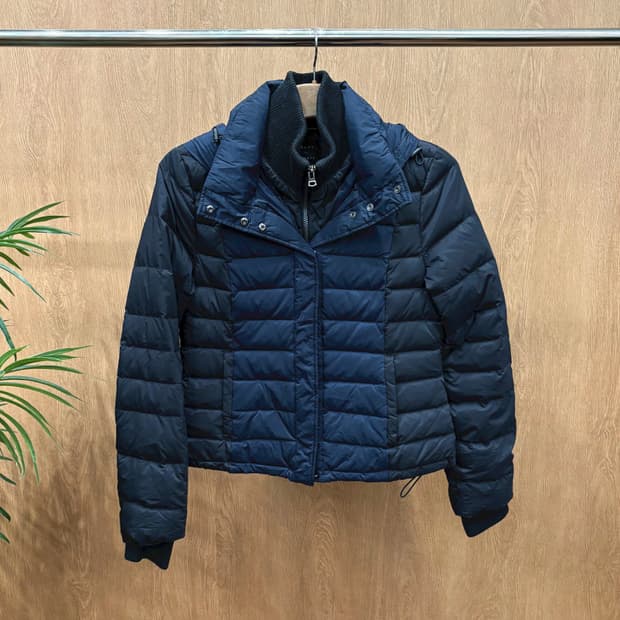 띠어리 하이넥 후드 숏 패딩 점퍼 스퀘어 퀄팅 밑단 스트링 디테일 블랙