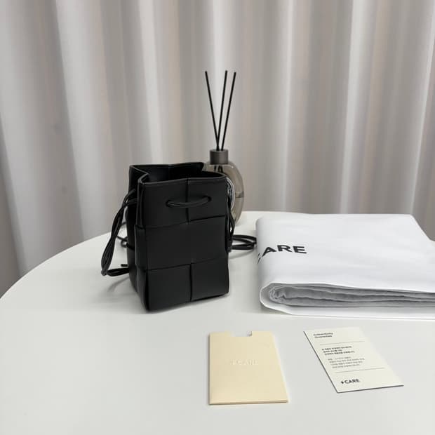 [정품] 보테가베네타 미니 카세트 버킷백