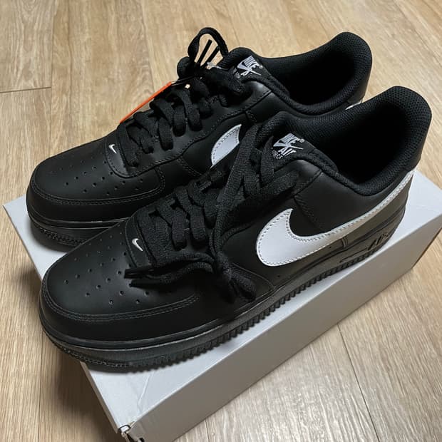 [새 상품] 에어 포스 1 07 M - 블랙:화이트 285