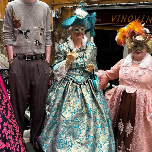 ERD come live with me sweater L