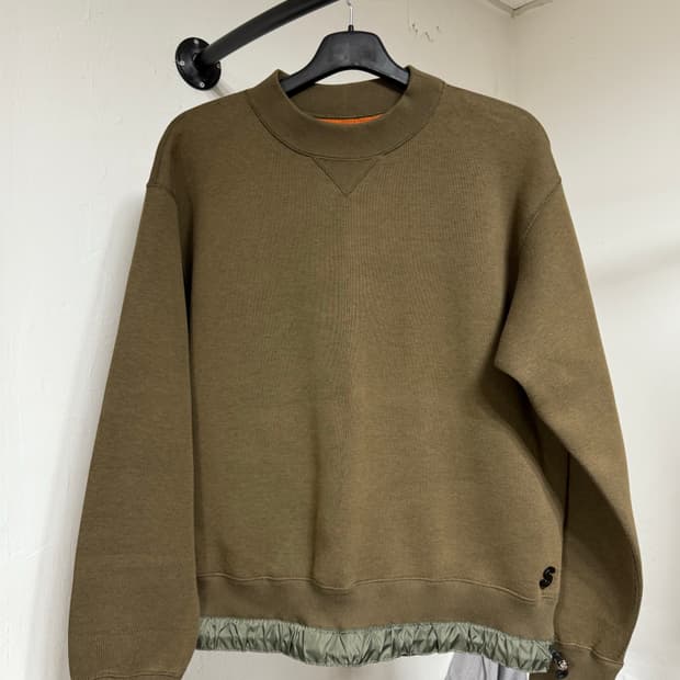 sacai 스폰지 풀오버 맨투맨