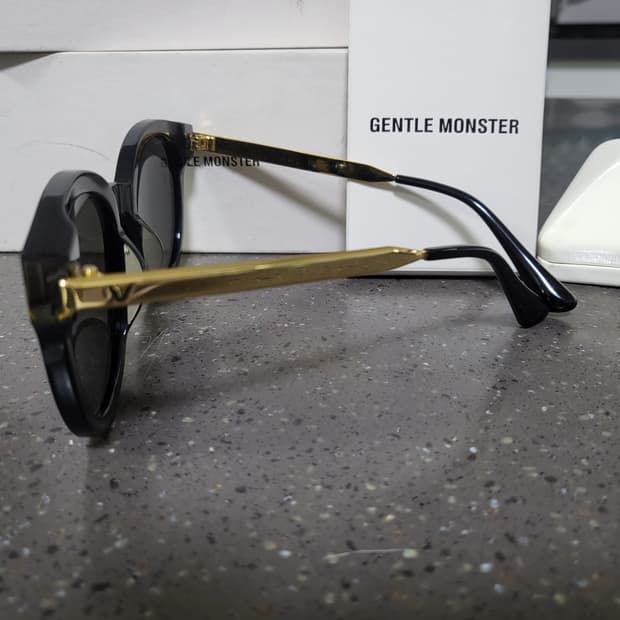 (무료배송)젠틀몬스터 블랙&골드 선글라스 풀세트 구성