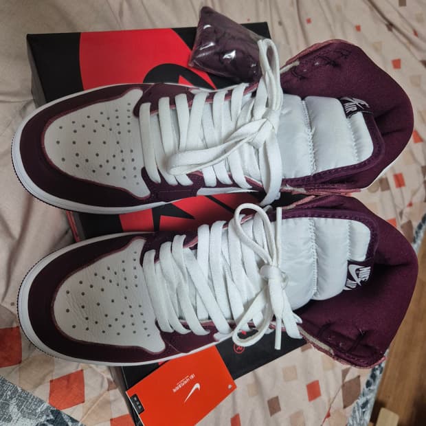 나이키 조던 1 og 하이 보르도 260사이즈 판매합니다. 1회착 후 전