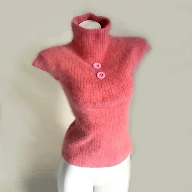 Angora pink button knit