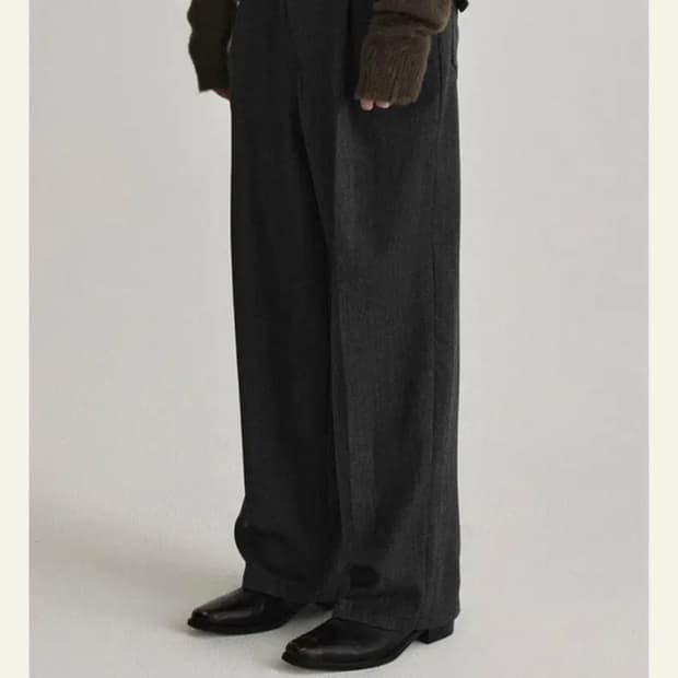 웨이비니스 25FW 웨이트리스 원 턱 슬랙스 다크 그레이 색상 판매합니다