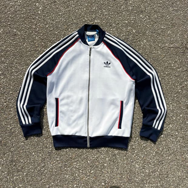 아디다스 화이트 컬러 슈퍼스타 트랙탑 져지