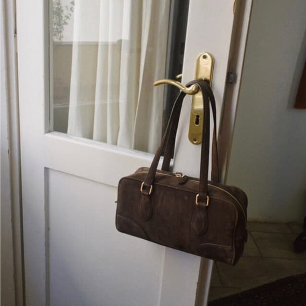 Lo61 timeless bowler bag in suede brwon