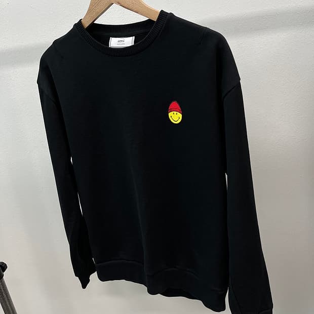 100) 아미 스마일 맨투맨 