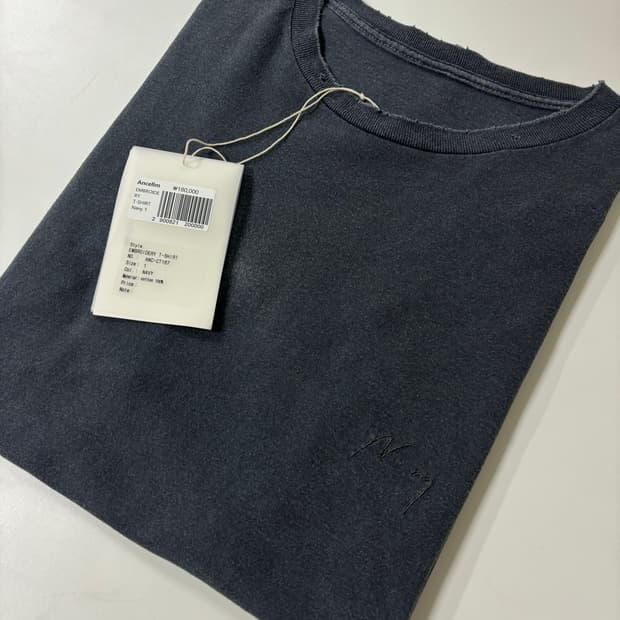 안셀름 EMBROIDERY T-SHIRT - Navy