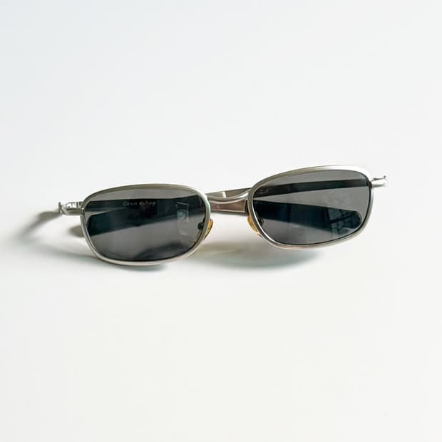 캘빈클라인 실버 메탈 슬림 스퀘어 빈티지 선글라스