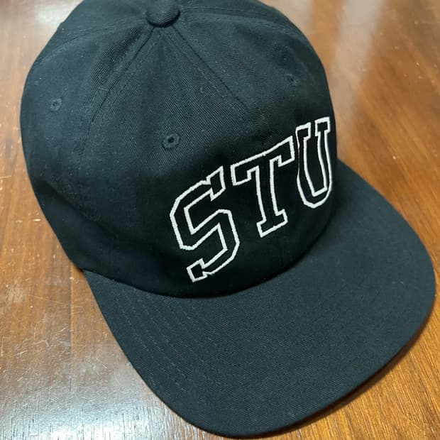 스투시 스투 아치 스트랩백 캡 쉐도우 블랙