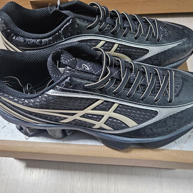 아식스 젤 키네틱 플루언트  블랙/바닐라 270