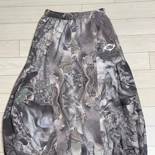 미스치프 익시디드 씬 스커트