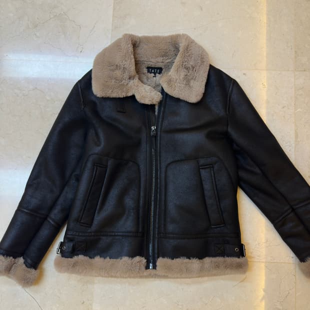 TATE 테이트 에코퍼 페이크레더 자켓 무스탕