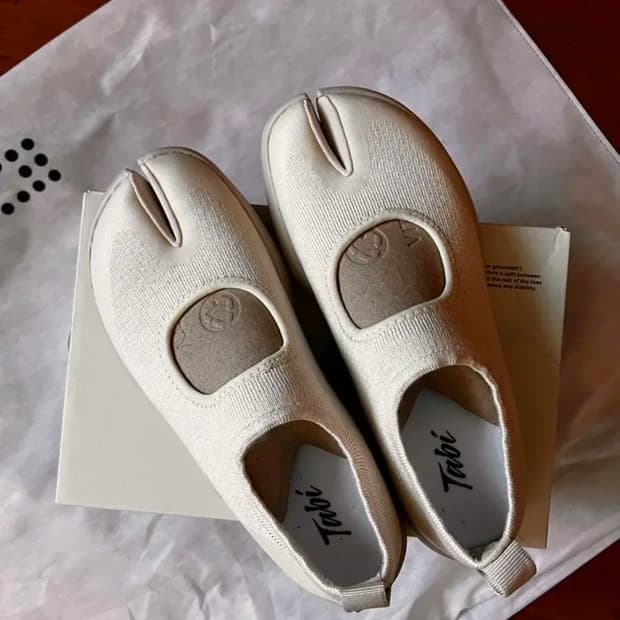 Tabi Footwear / TABI SANDAL: OFF-WHITE