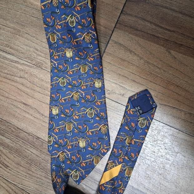 일본수입 살바토레 페라가모넥타이 칼라감배색 패턴 뛰어난  9.7