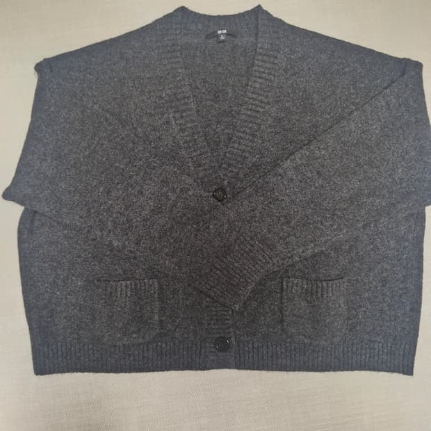 유니클로 브이넥 크롭 가디건