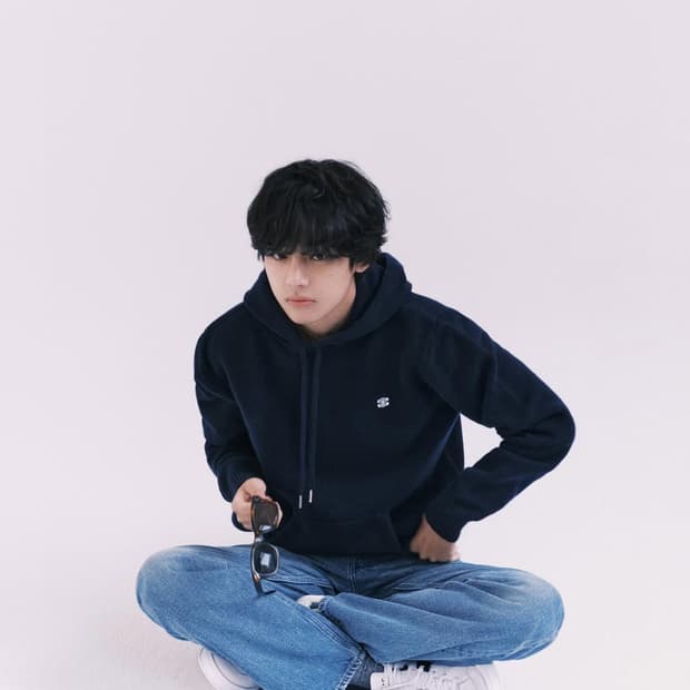 셀린느 23F/W 트리오페 후드 니트