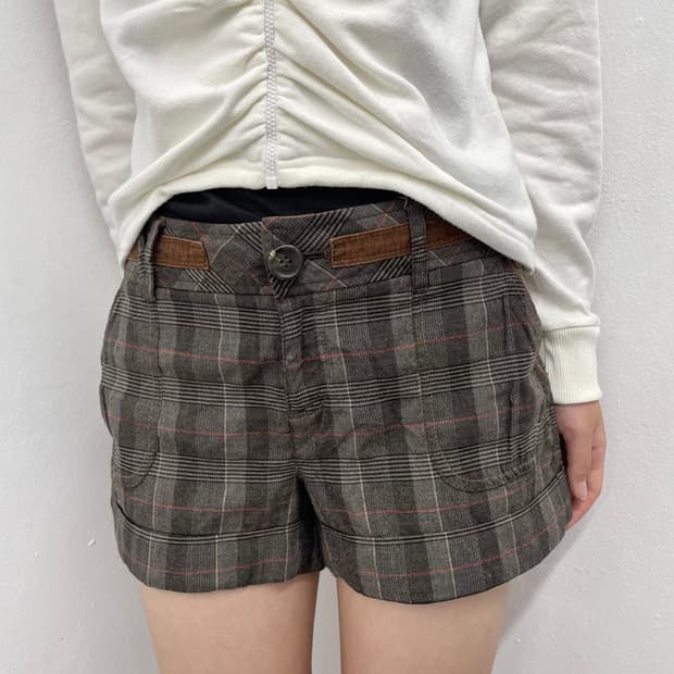 써스데이아일랜드 체크 라떼 숏츠