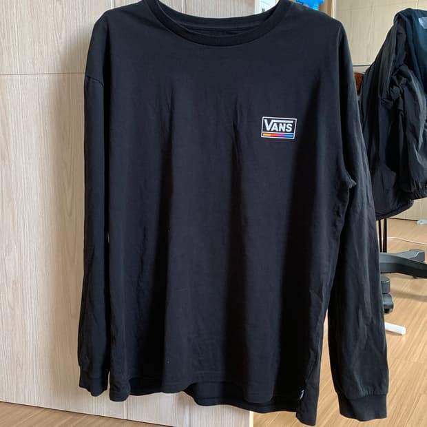 반스 긴팔티