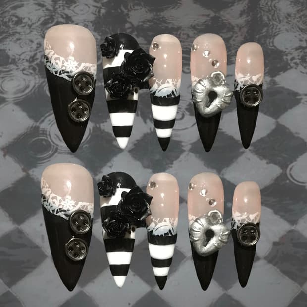 Alice ♠❥𓂃𓏧 / 이상한 나라의 앨리스 네일팁 프레스온 네일