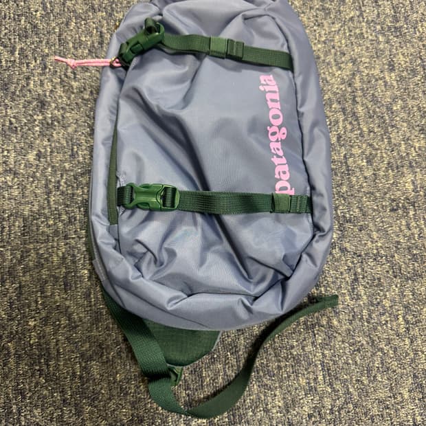 파타고니아 아톰 슬링백 커렌트블루