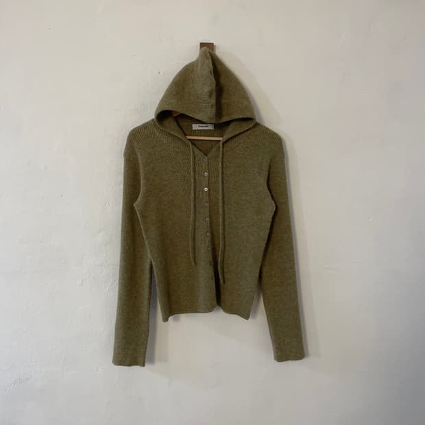 에잇세컨즈 버튼 니트 후디 