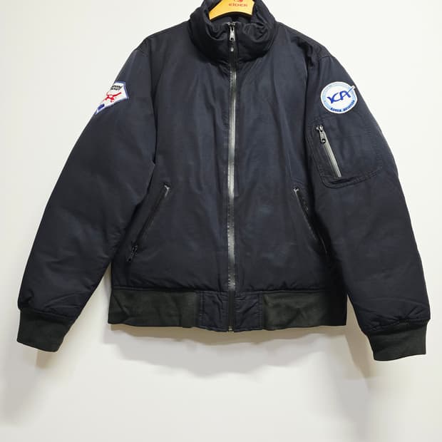 리바이스 네이비 항공 다운점퍼 패치 디자인