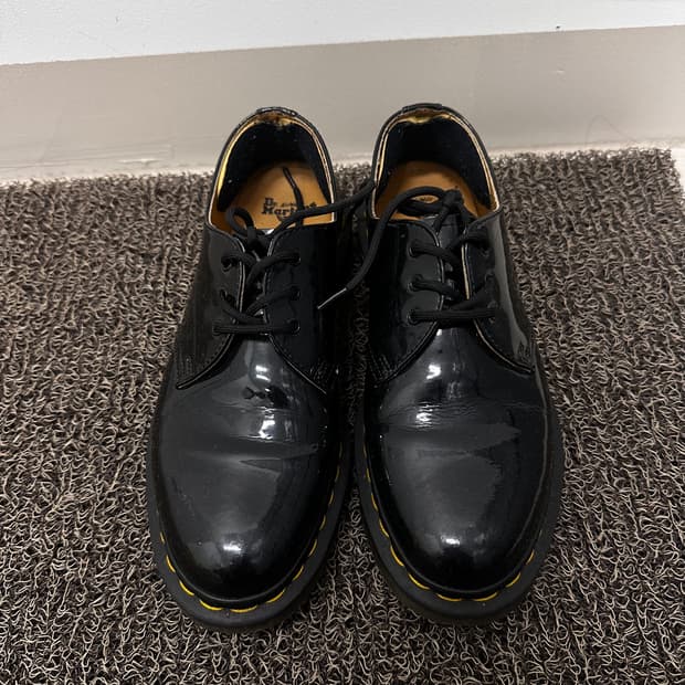 닥터마틴 유광 페이턴트 블랙 250사이즈