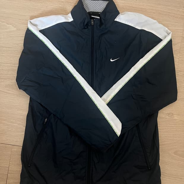 나이키 스우시 배색 바람막이