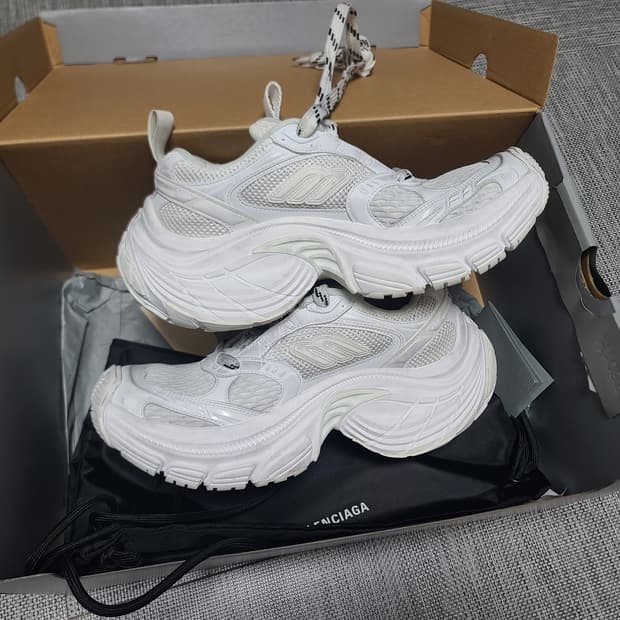 발렌시아가 6xl 스니커즈 38사이즈 250