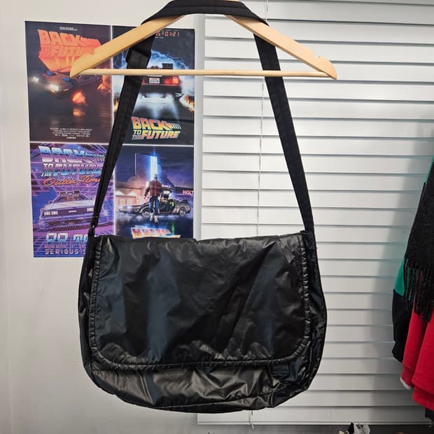 PORTER 검정 유광 크로스백