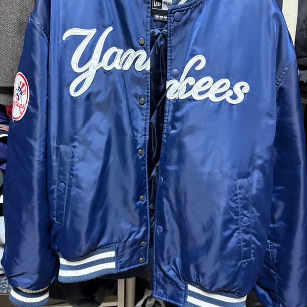 뉴에라 바시티 자켓 팝니다.