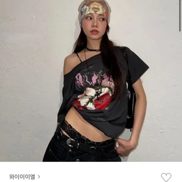 와이이이엘 로즈 보트넥탑 ROSE GRAPHIC BOATNECK TOP