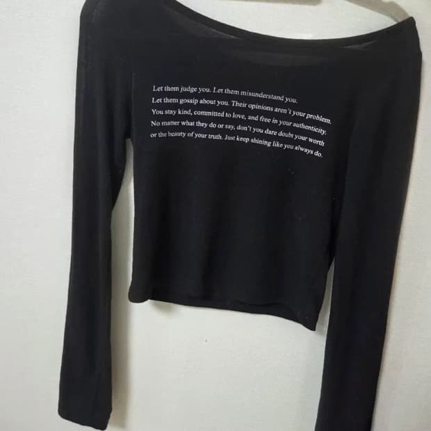 블랙 로고 긴팔티